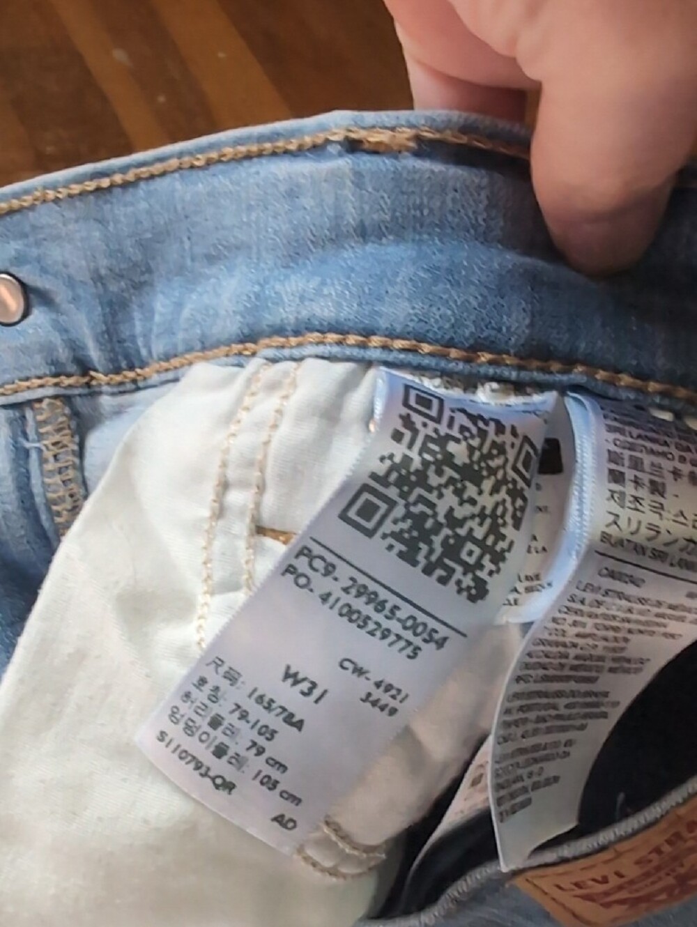 Levis - Picture 3 of 6